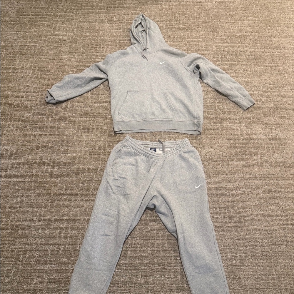 Nike Men's Gray Sweat Suit w/ hoodie